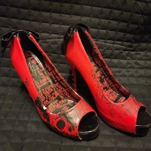 Size 7 open toe stilettos, red and black with skulls